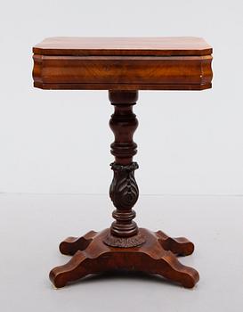 DAMARBETSBORD, senempir, 1800-talets mitt.