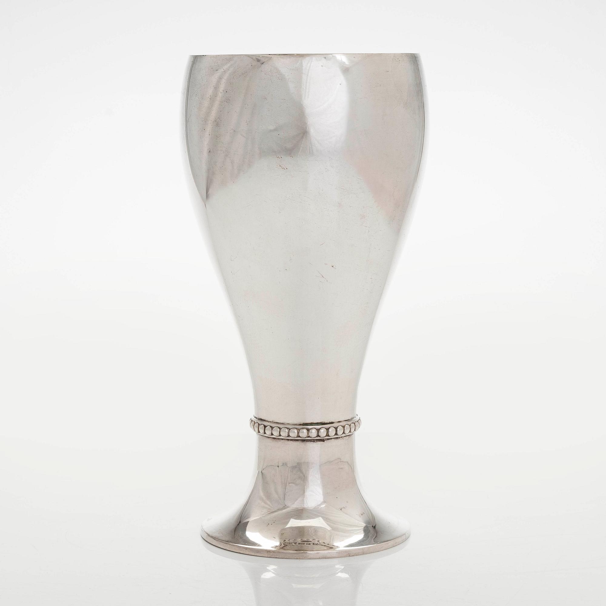 Maljakko, hopeaa, Kultakeskus, Hämeenlinna 1932. N 633 g.