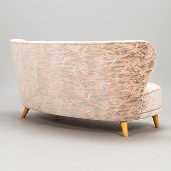 A mid-20th-century  sofa.