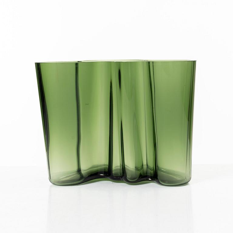 Alvar Aalto, Vase, "Savoy" signed A. Aalto 1936-1986 Iittala.