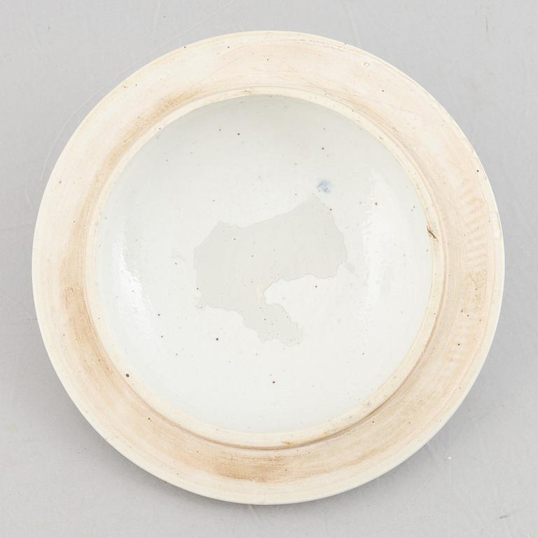 A Chinese blue and white porcelain cover, Qing dynasty, Kangxi (1662-1722).