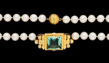 681. A cultured pearl and aquamarine necklace.