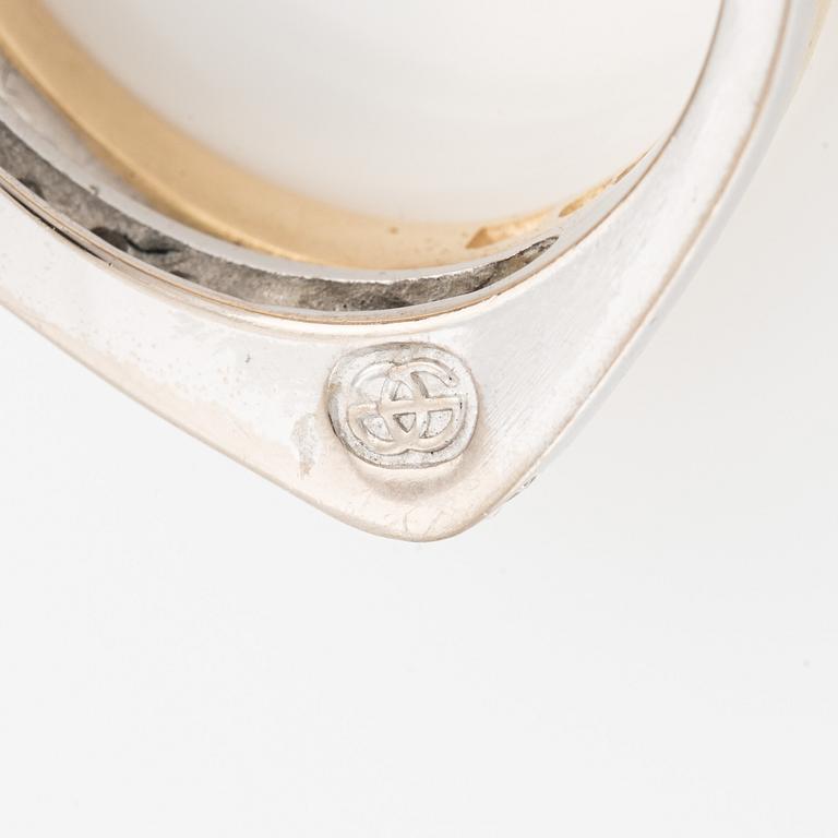 Ring, Engelbert, 18K guld och vitguld med briljantslipade diamanter.