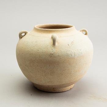 A white glazed South East Asian jar, presumably Sawankhalok, 15th Century.