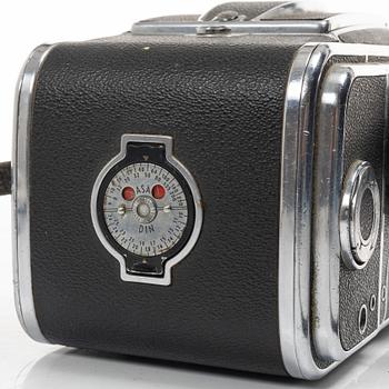 Kamera, Hasselblad 1000 F med objektiv Tessar 1:2,8, Carl Zeiss och stativ.