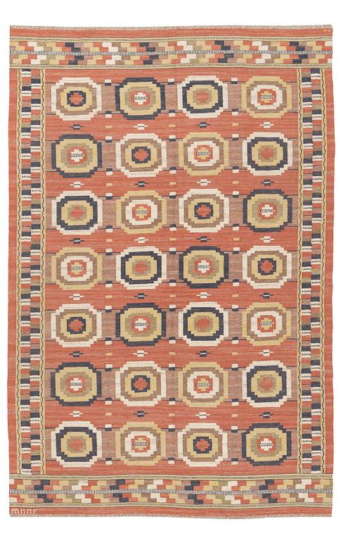 Märta Måås-Fjetterström, matta, "Röda Åttan", rölakan, ca 301 x 203,5 cm, signerad AB MMF.
