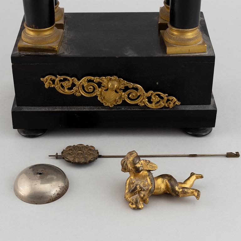 A late Empire´table clock.