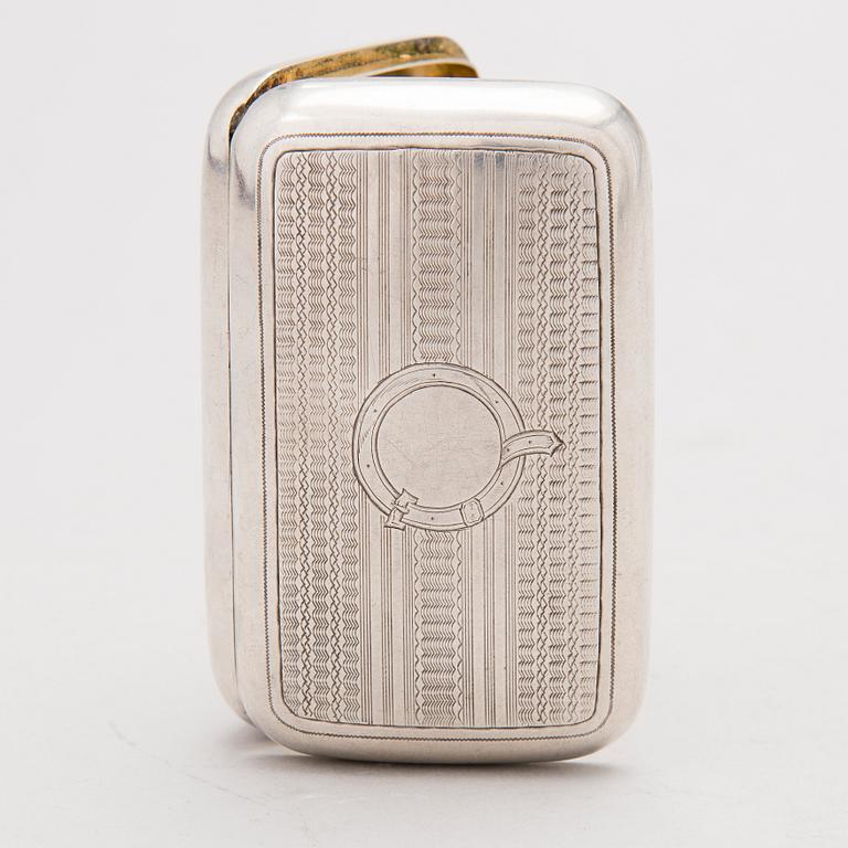 A Russian silver cigarette case, mark of OE, assay master Vasily Aleksandrovich Petrov, Moscow (1883-1893).