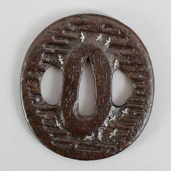 TSUBA, 3 st, järn, Japan, 1600-/1700-tal respektive 1700-/1800-tal.