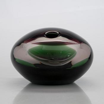 Timo Sarpaneva, a 'Sleeping bird' sculpture signed Timo Sarpaneva 1996. Nuutajärvi glass factory.