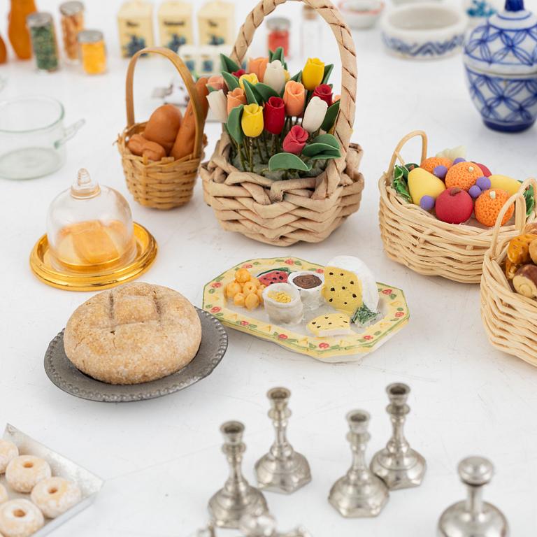 Dollhouse accessories, 18th/19th century.