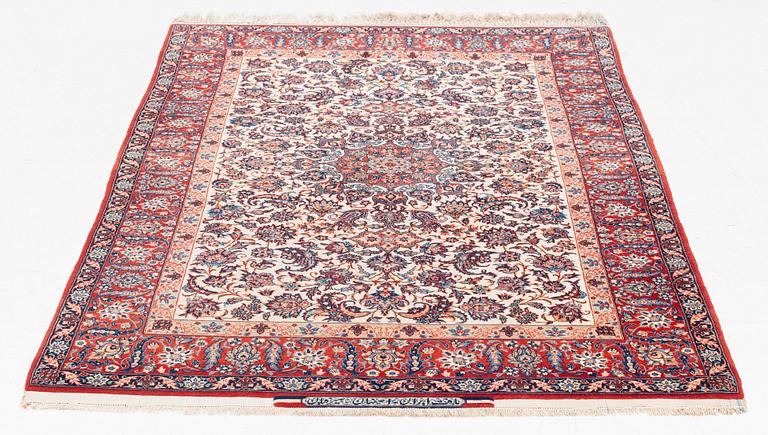 A semi-antique Isfahan (Haj Agha Reza) Seirafian rug, signed, c. 170 x 105 cm.