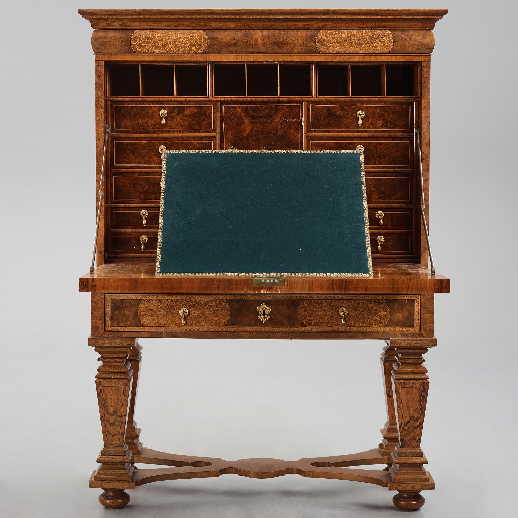 A English William and Mary (Baroque) secretaire.