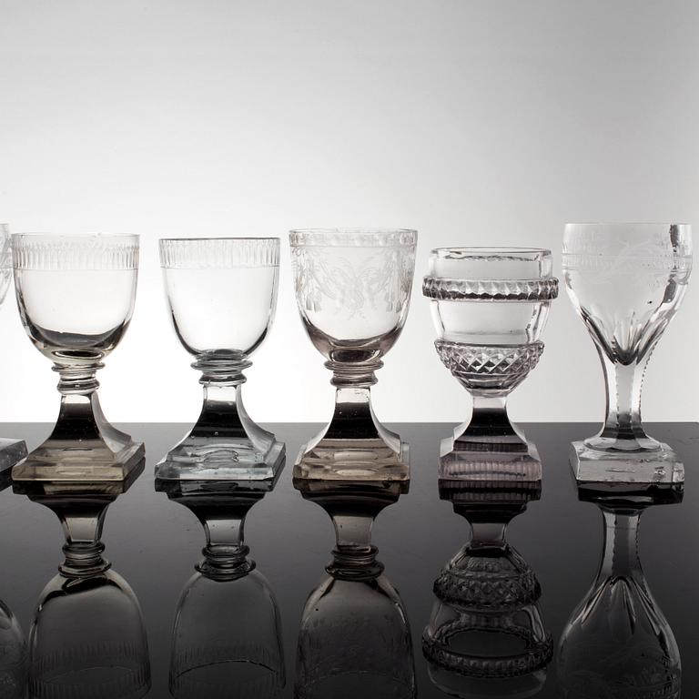 VINGLAS, 13 st, glas, 1700-1800-tal.