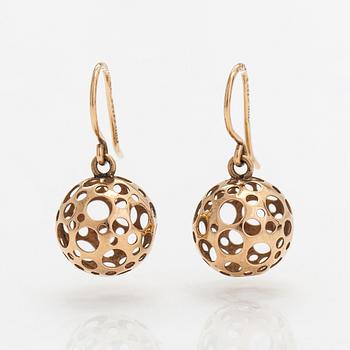 Liisa Vitali, A pair of earrings and a ring made of 14K gold "Leppäkerttu". Westerback, Helsinki 1968-69/1969-70.