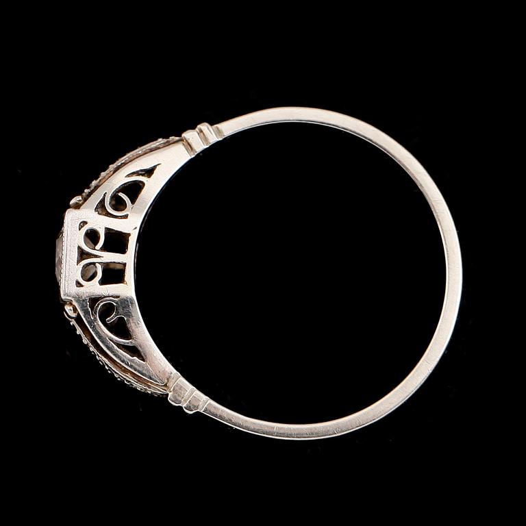RING, 14 k vitguld, gammalslipad diamant ca 0.25 ct. Vikt ca 2 g.