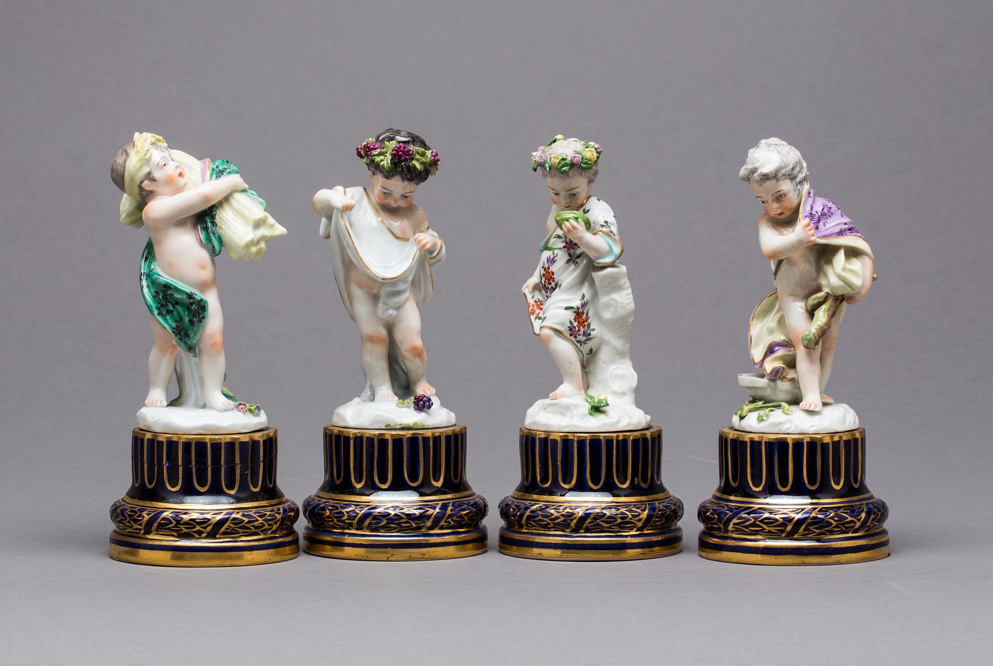 FIGURINER, 4 st, porslin, omkring 1900.