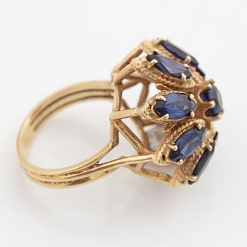Ring, 14K gold with blue stones.