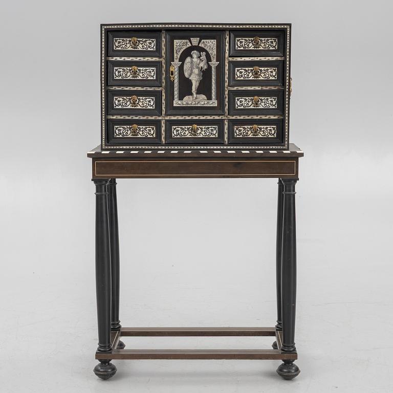 Kabinettskåp, 1800-tal. Barockstil.