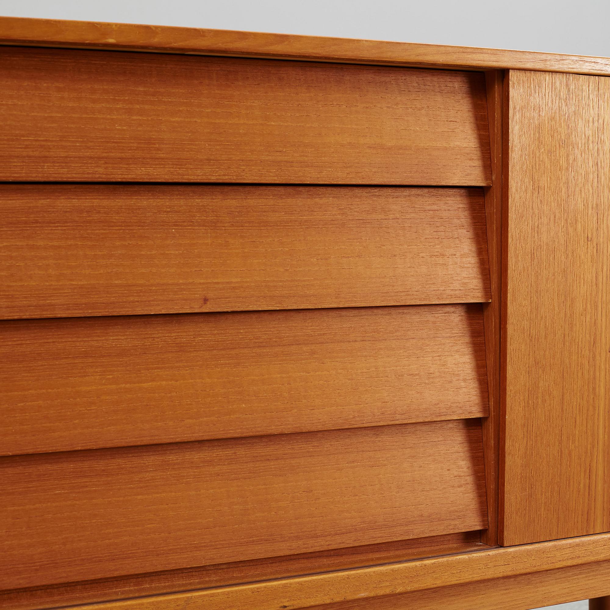 Nils Jonsson, sideboard, Bra Bohag, Hugo Troeds, Bjärnum.