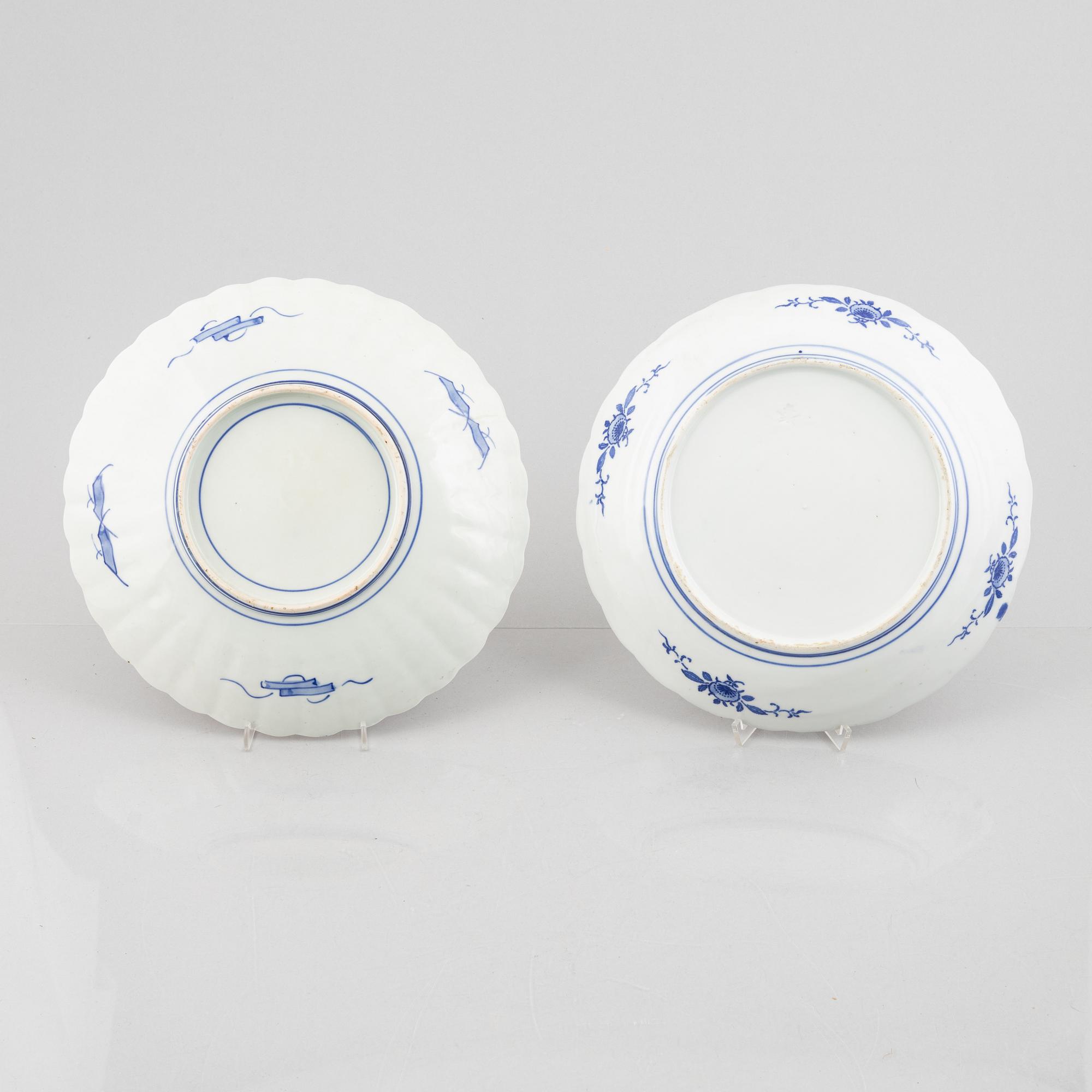 Four Japanese Imari porcelain chargers, Meiji (1862-1912) and early 20th century.