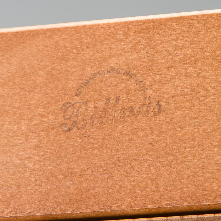 Kirjahylly lasiovilla, 6 moduulia, 2000-luku.