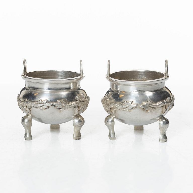 Saltkar ett par, silver, Kina, 1900-tal.