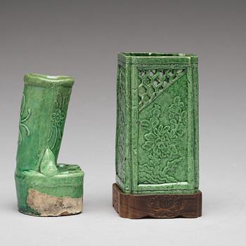 Two Chinese apple green glazed brush holders, Qing dynasty, 19th Century.