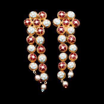 ÖRHÄNGEN, ett par, 18k guld, emalj. Tot vikt ca 11g.