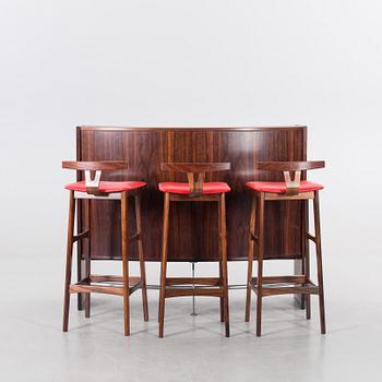 A danish 1960's Smith & Dyrlund bar with three barstools.
