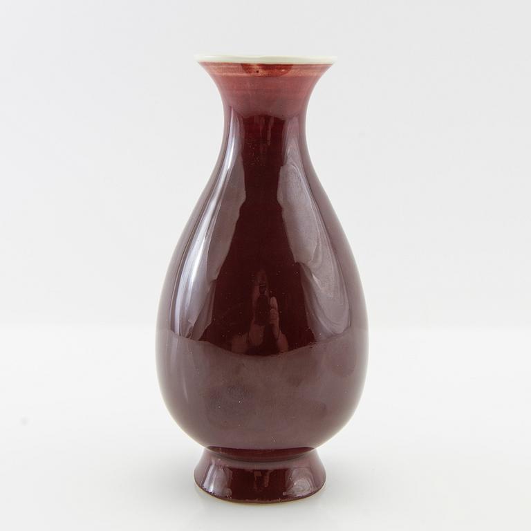 Vase China 19th/20th century porcelain.