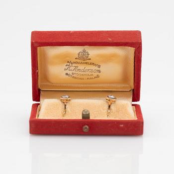 Shirt buttons, 18K gold with brilliant-cut diamonds.