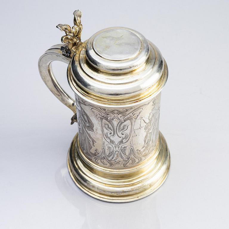 A German parcel-gilt silver tankard, mark of Walter Kopman, Hamburg (1649-1688).