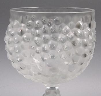 SKÅL PÅ FOT, glas, Lalique, Frankrike. Sign.