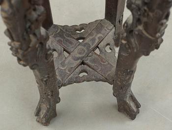 PIEDESTAL, Kina, 1800-tal.