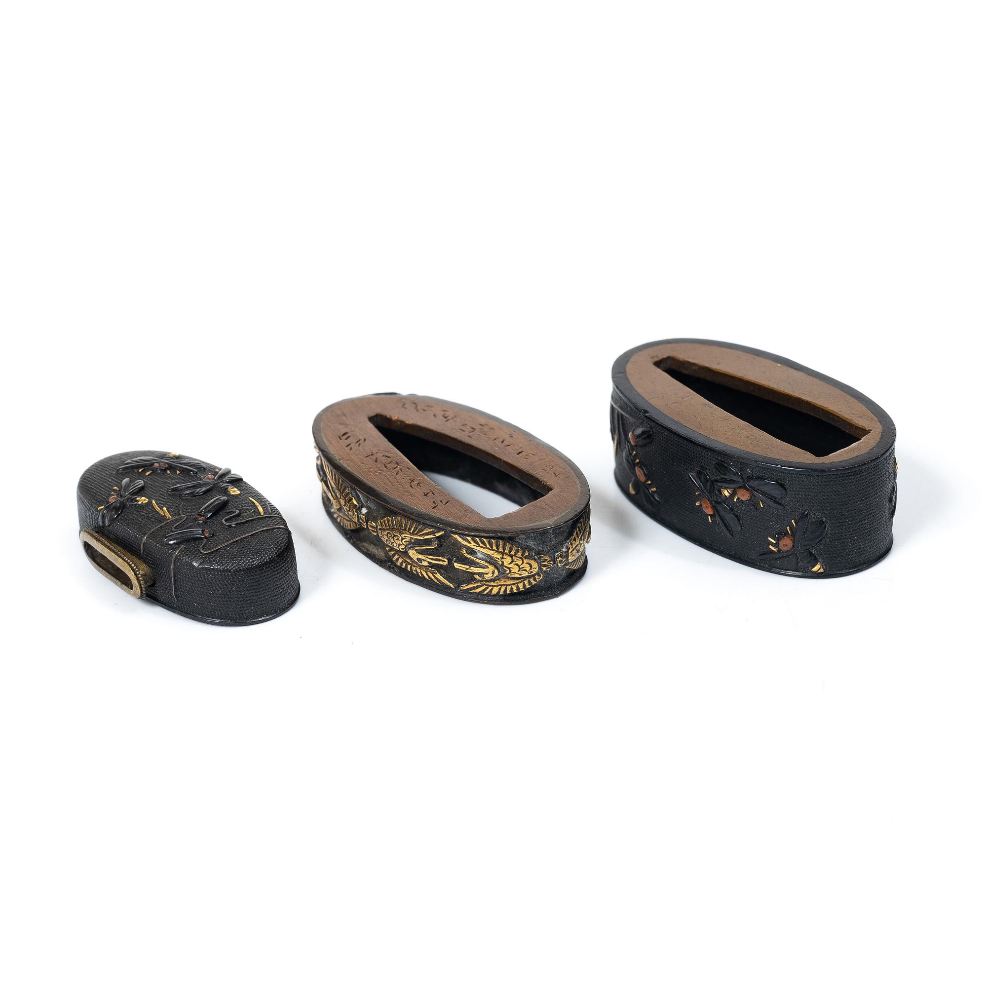 Fuchi och kashira i par, Meiji, mumei, samt en fuchi.