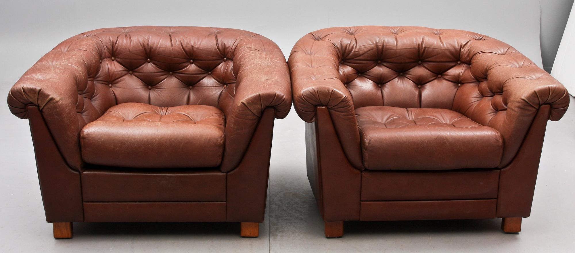 CLUBFÅTÖLJER, ett  par, 1960/70-tal.