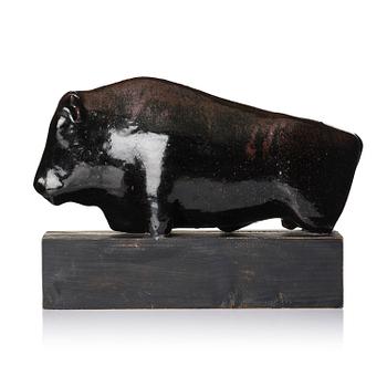 153. Ulla & Gustav Kraitz, a stoneware sculpture of a bull, Förslöv, Sweden.