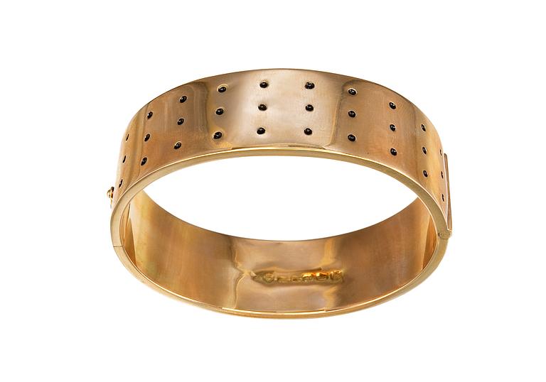 Kirsti Ilvessalo, A GOLDEN BRACELET.