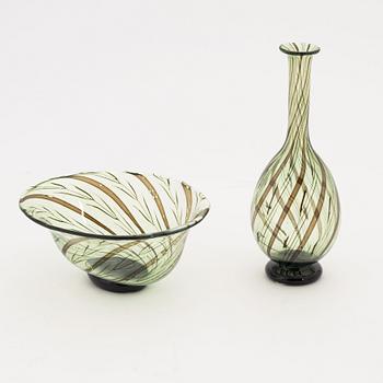 Eva Englund, skål samt flaska/vas, graalteknik, Orrefors, 1977-1978.