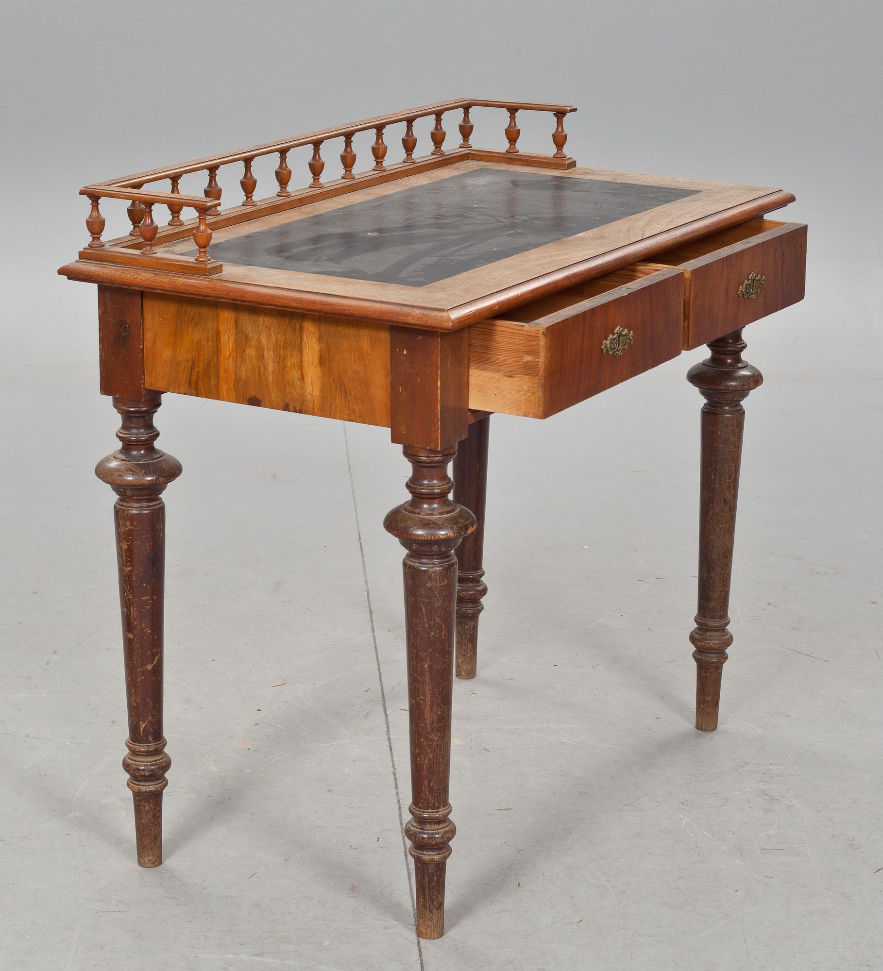 SKRIVBORD, nyrenässans. 1800-talets andra hälft.