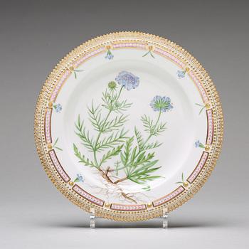 A set of 12 Royal Copenhagen "Flora Danica" dinner dishes, Denmark, 20th Century.