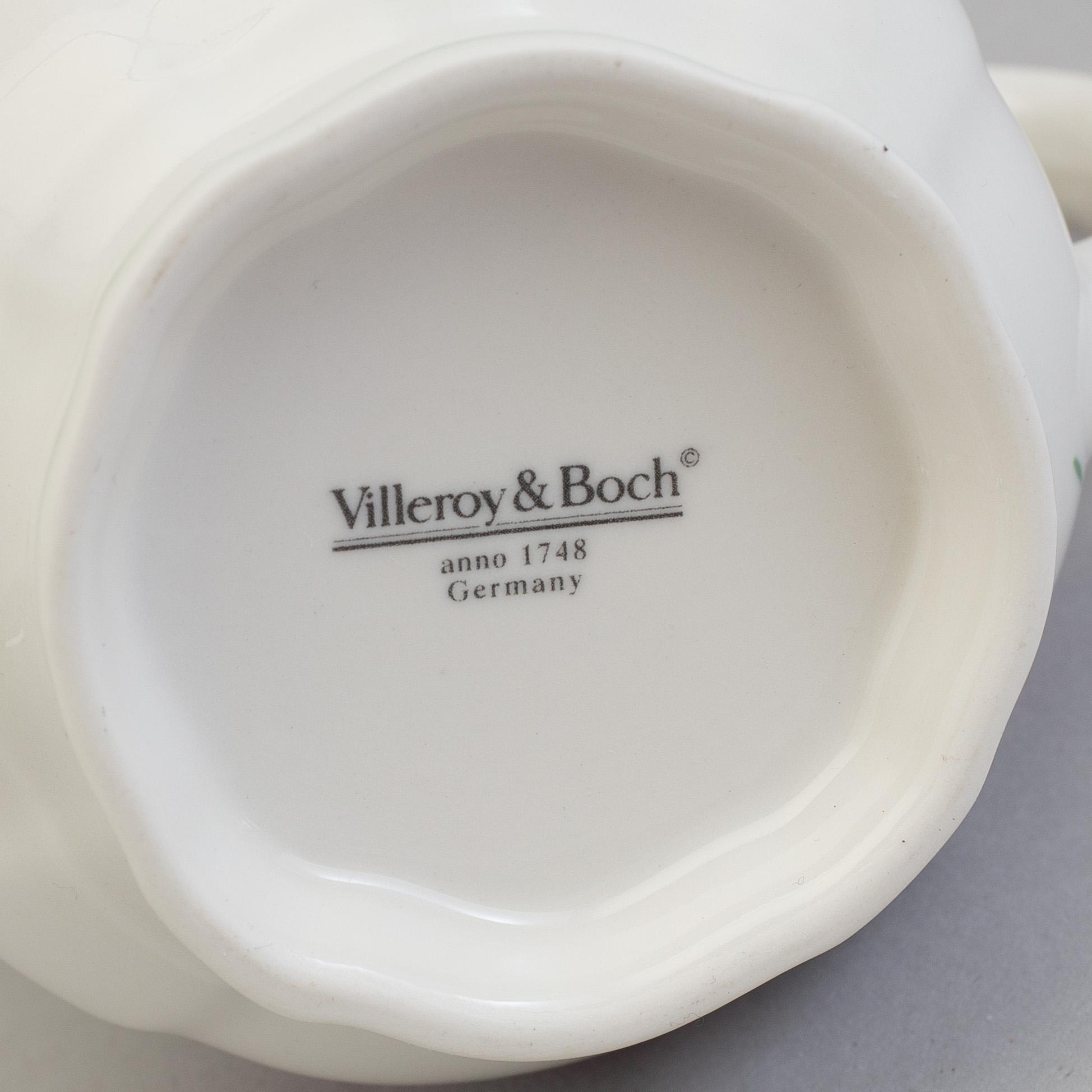 A porcelian table ware set of 26 pcs by Villeroy & Boch, "French Garden" late 20th century/21th century.