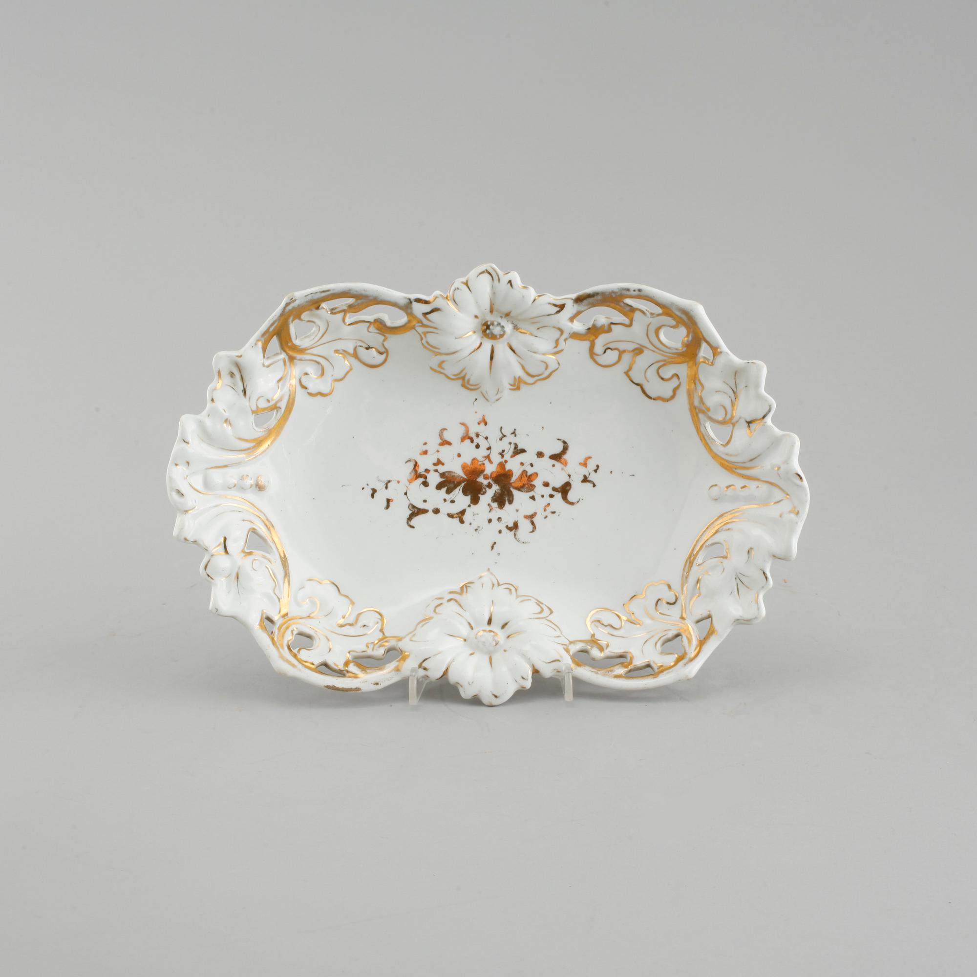 UPPLÄGGSFAT, porslin, C. Tielsch & Co, märkning använd mellan 1870 - 1900.