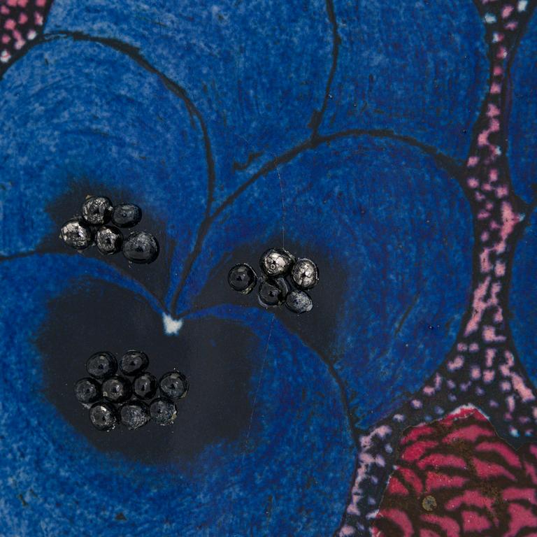 Birger Kaipiainen, a stoneware decorative plate, signed Kaipiainen, Arabia.