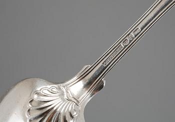 SKEDAR, 19 st, silver, samtliga stämplade omkring 1800-talets mitt. Vikt 811 gram.