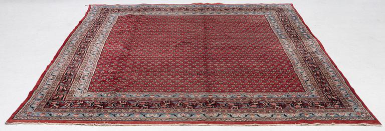 Carpet, Sarouk Mir, approx. 361 x 269 cm.