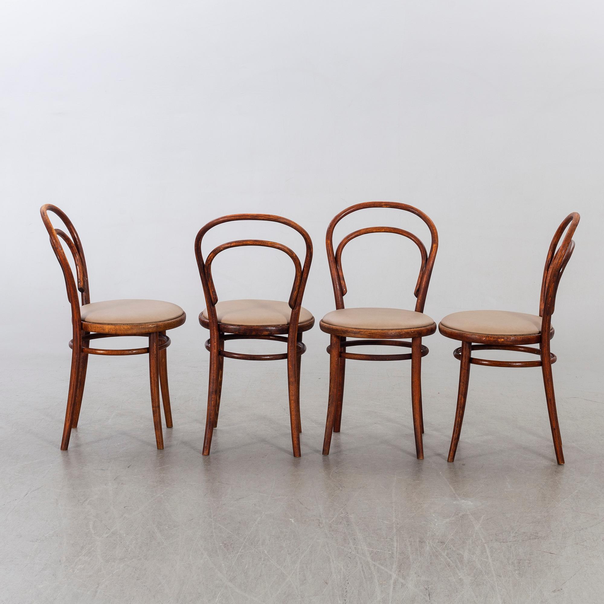 A SE OF FOUR BENTWOOD LIGNA CHAIRS FROM CZECHOSLOVAKIA.