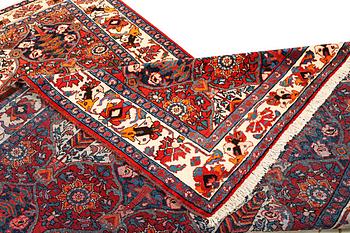 A Hamadan carpet, a. 335 x 184 cm.