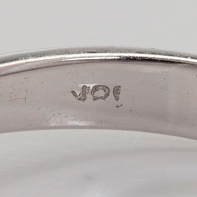 Sormus, viistehiottu akvamariini, 18K valkokultaa.